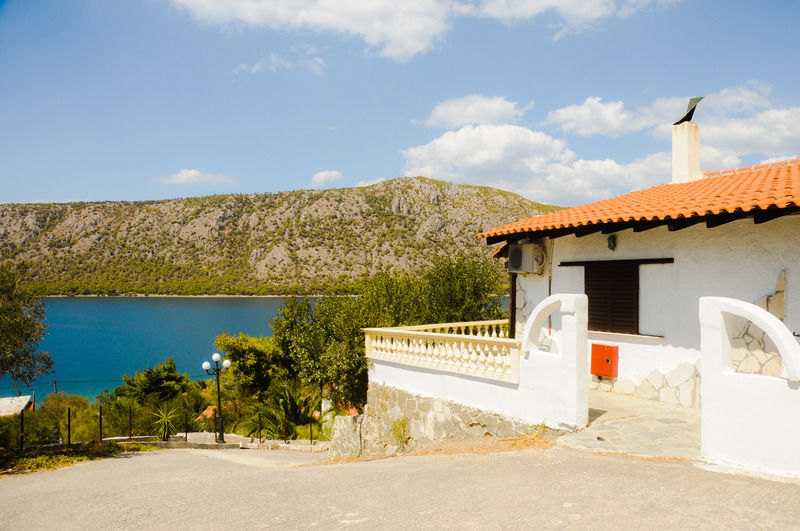 Hotel Mantas Bay Loutráki Exterior foto